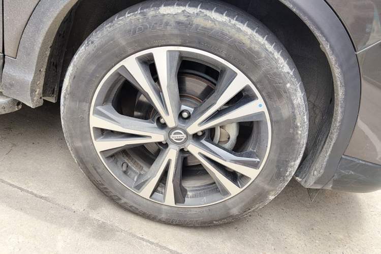 Used Nissan Qashqai 2021 2.0L CVT Luxury Navigation Edition Right Front Wheel Hub