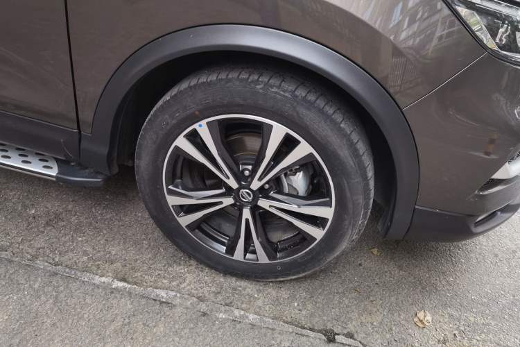 Used Nissan Qashqai 2021 2.0L CVT Luxury Edition Right Front Wheel Hub