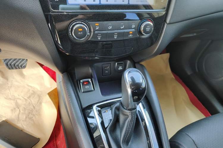 Used Nissan Qashqai 2021 2.0L CVT Luxury Edition Audio And AC Panel