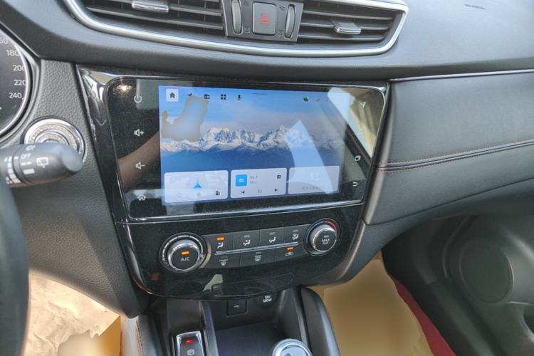 Used Nissan Qashqai 2021 2.0L CVT Luxury Edition Center Console