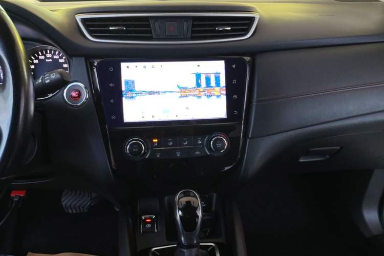 Used Nissan Qashqai 2021 2.0L CVT Luxury Edition Audio And AC Panel