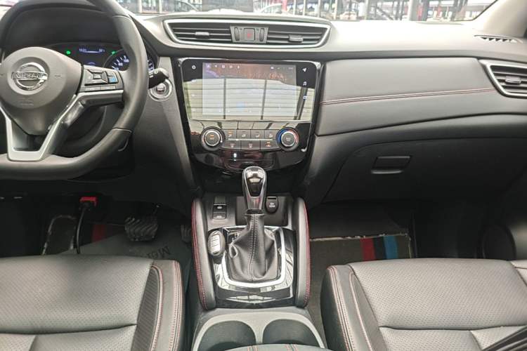 Used Nissan Qashqai 2021 2.0L CVT Luxury Navigation Edition Audio And AC Panel