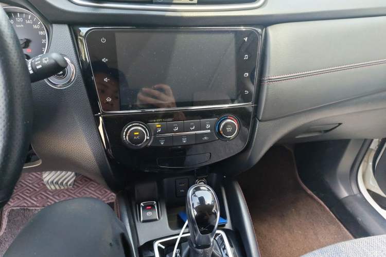 Used Nissan Qashqai 2021 2.0L CVT Luxury Navigation Edition Audio And AC Panel