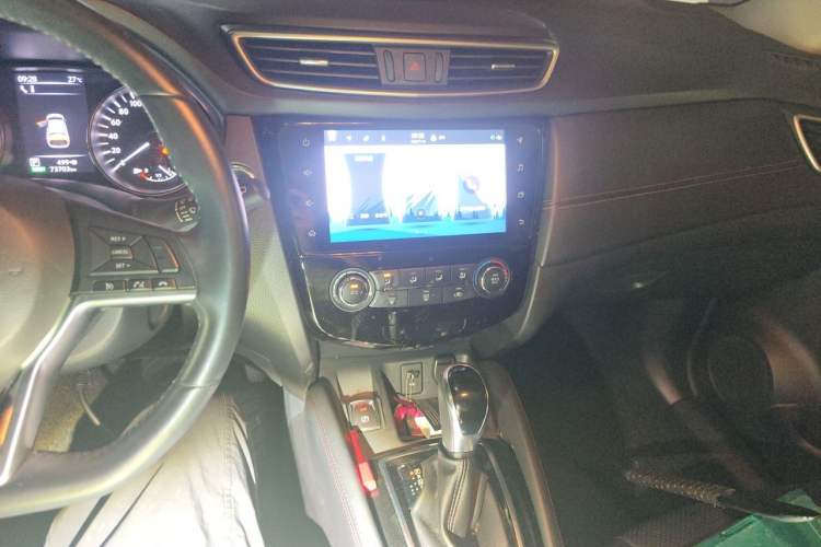 Used Nissan Qashqai 2021 2.0L CVT Luxury Edition Audio And AC Panel