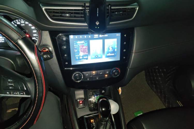 Used Nissan Qashqai 2021 2.0L CVT Luxury Edition Audio And AC Panel