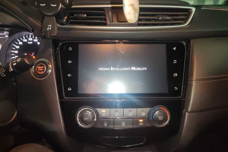 Used Nissan Qashqai 2021 2.0L CVT Luxury Edition Audio And AC Panel