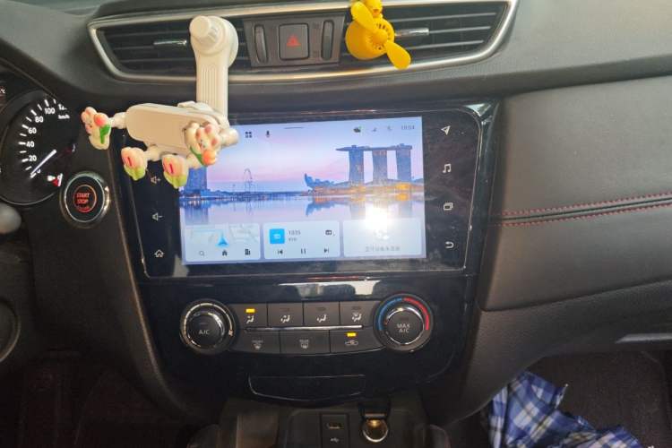 Used Nissan Qashqai 2021 2.0L CVT Luxury Navigation Edition Audio And AC Panel
