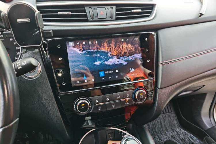 Used Nissan Qashqai 2021 2.0L CVT Luxury Edition Audio And AC Panel