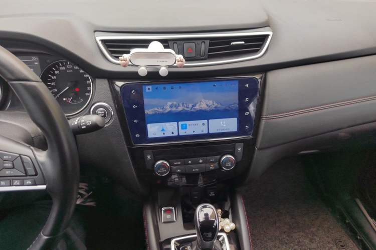 Used Nissan Qashqai 2021 2.0L CVT Luxury Edition Audio And AC Panel