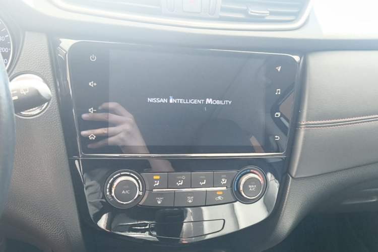 Used Nissan Qashqai 2021 2.0L CVT Luxury Edition Audio And AC Panel