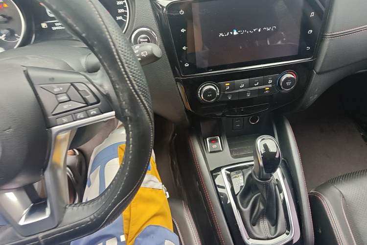 Used Nissan Qashqai 2021 2.0L CVT Luxury Edition Audio And AC Panel