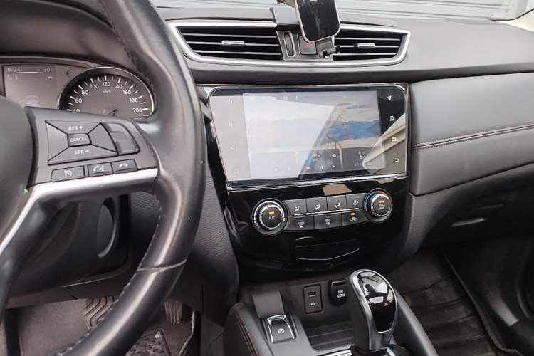 Used Nissan Qashqai 2021 2.0L CVT Luxury Edition Audio And AC Panel