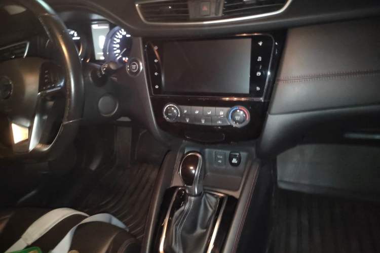 Used Nissan Qashqai 2021 2.0L CVT Luxury Edition Audio And AC Panel