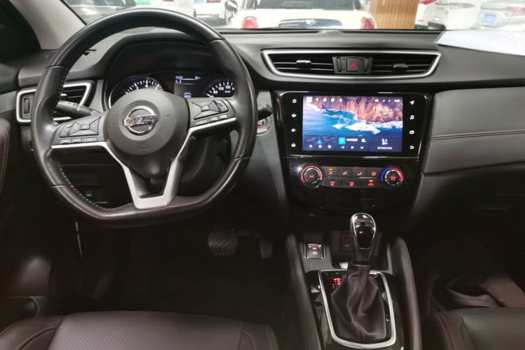 Used Nissan Qashqai 2021 2.0L CVT Luxury Edition Center Console