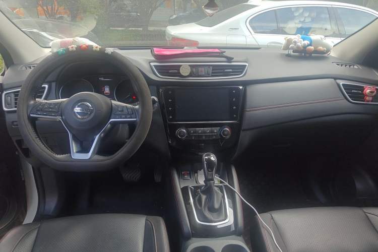 Used Nissan Qashqai 2021 2.0L CVT Luxury Edition Center Console