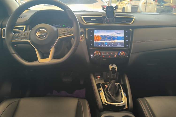 Used Nissan Qashqai 2021 2.0L CVT Luxury Edition Center Console