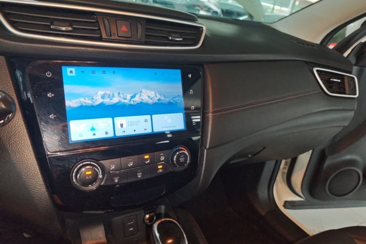 Used Nissan Qashqai 2021 2.0L CVT Luxury Edition Center Console