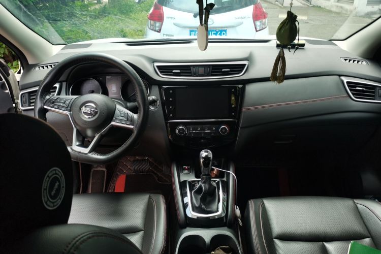 Used Nissan Qashqai 2021 2.0L CVT Luxury Edition Center Console