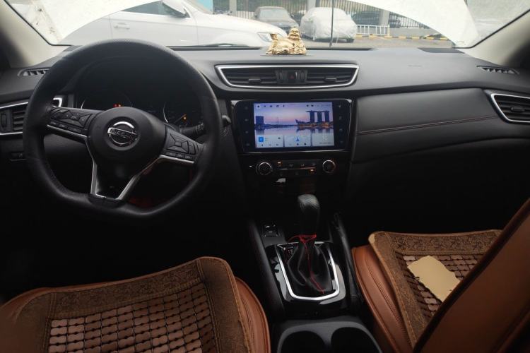 Used Nissan Qashqai 2021 2.0L CVT Luxury Edition Center Console