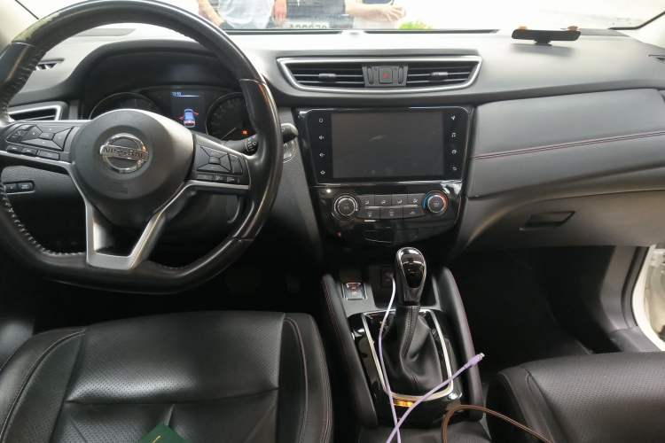 Used Nissan Qashqai 2021 2.0L CVT Luxury Edition Center Console