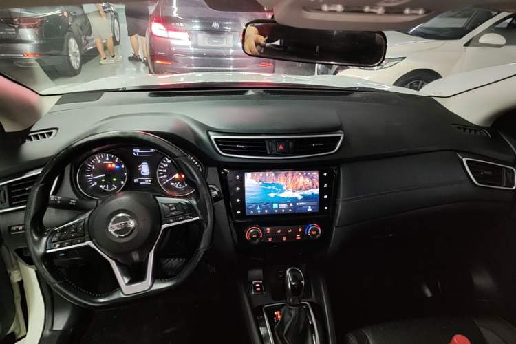 Used Nissan Qashqai 2021 2.0L CVT Luxury Edition Center Console