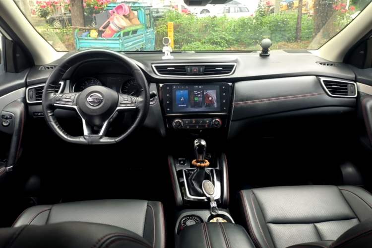 Used Nissan Qashqai 2021 2.0L CVT Luxury Edition Center Console