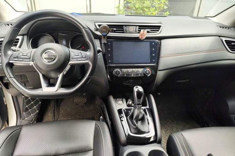 Used Nissan Qashqai 2021 2.0L CVT Luxury Edition Center Console