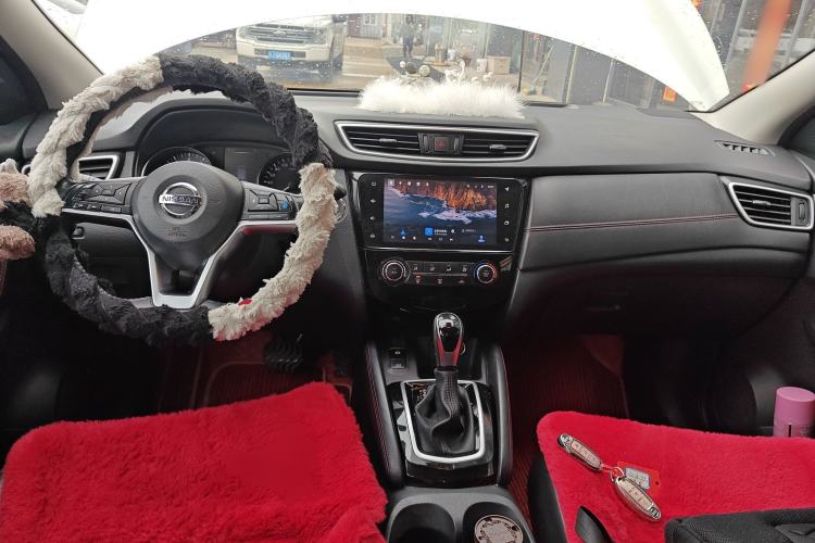 Used Nissan Qashqai 2021 2.0L CVT Luxury Navigation Edition Center Console