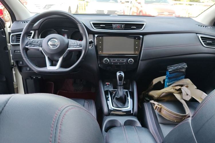 Used Nissan Qashqai 2021 2.0L CVT Luxury Edition Center Console