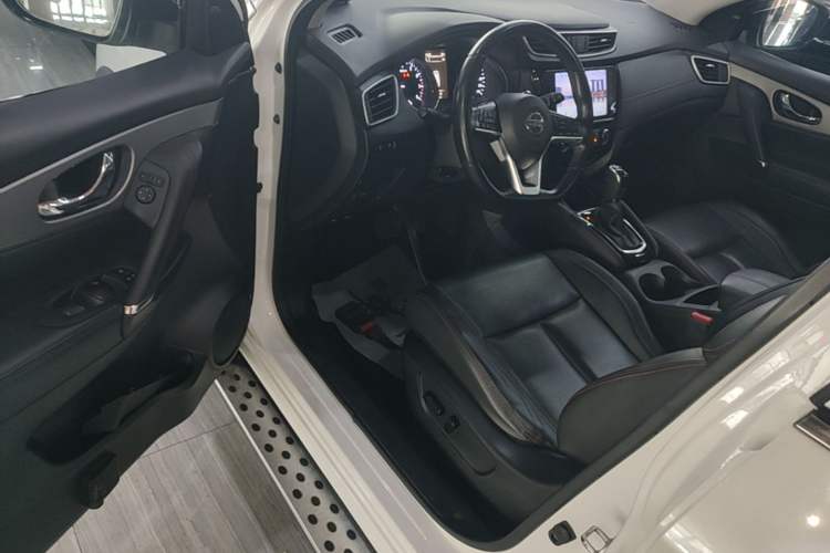 Used Nissan Qashqai 2021 2.0L CVT Luxury Edition Driver Seat