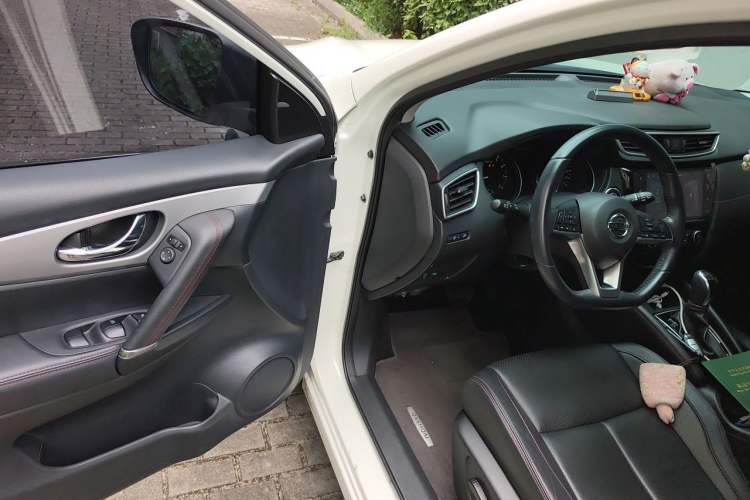 Used Nissan Qashqai 2021 2.0L CVT Luxury Edition Driver Seat