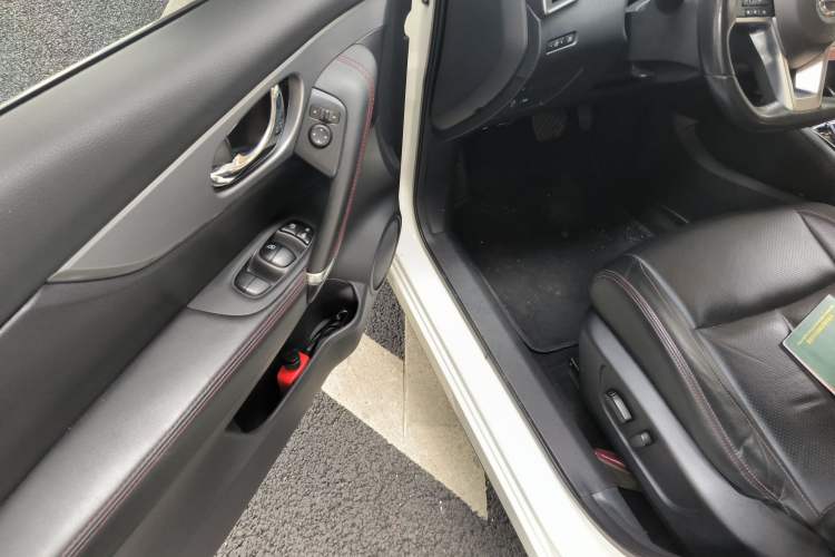 Used Nissan Qashqai 2021 2.0L CVT Luxury Edition Driver Seat