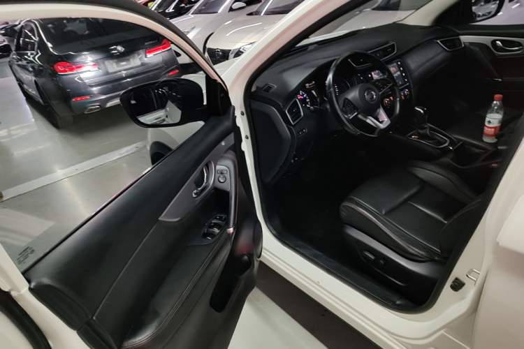 Used Nissan Qashqai 2021 2.0L CVT Luxury Edition Driver Seat