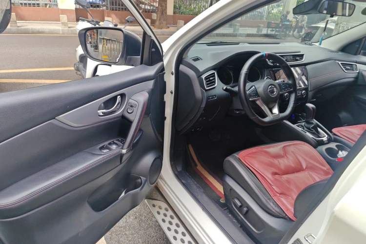 Used Nissan Qashqai 2021 2.0L CVT Luxury Navigation Edition Driver Seat