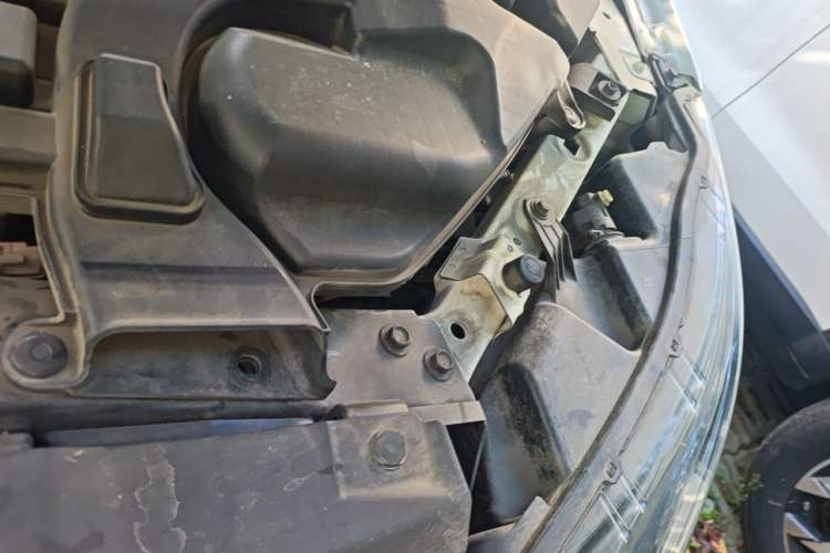 Used Nissan Qashqai 2021 2.0L CVT Luxury Edition Engine Bay Left