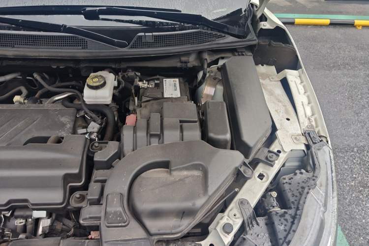 Used Nissan Qashqai 2021 2.0L CVT Luxury Edition Engine Bay Left