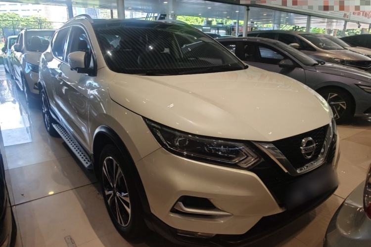 Used Nissan Qashqai 2021 2.0L CVT Luxury Edition Front Right 45 Deg