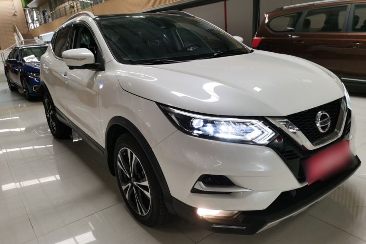 Used Nissan Qashqai 2021 2.0L CVT Luxury Edition Front Right 45 Deg