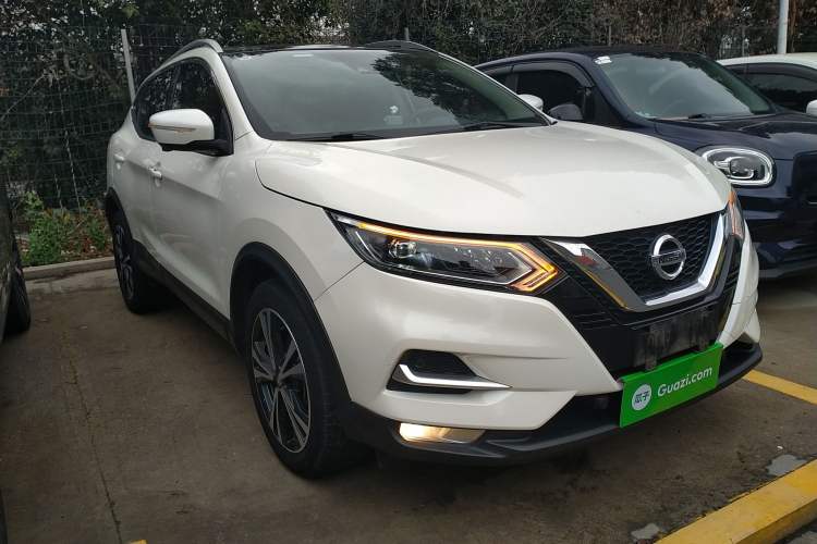 Used Nissan Qashqai 2021 2.0L CVT Luxury Edition Front Right 45 Deg