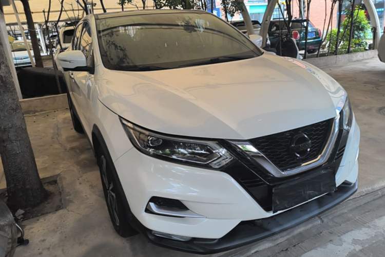 Used Nissan Qashqai 2021 2.0L CVT Luxury Edition Front Right 45 Deg
