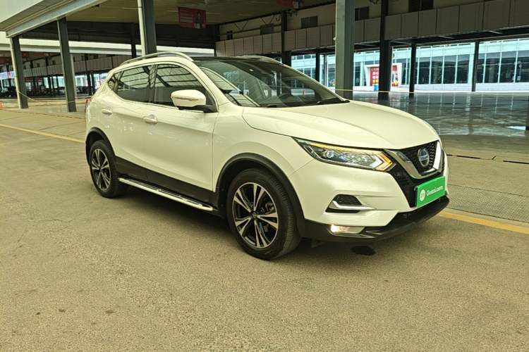 Used Nissan Qashqai 2021 2.0L CVT Luxury Navigation Edition Front Right 45 Deg
