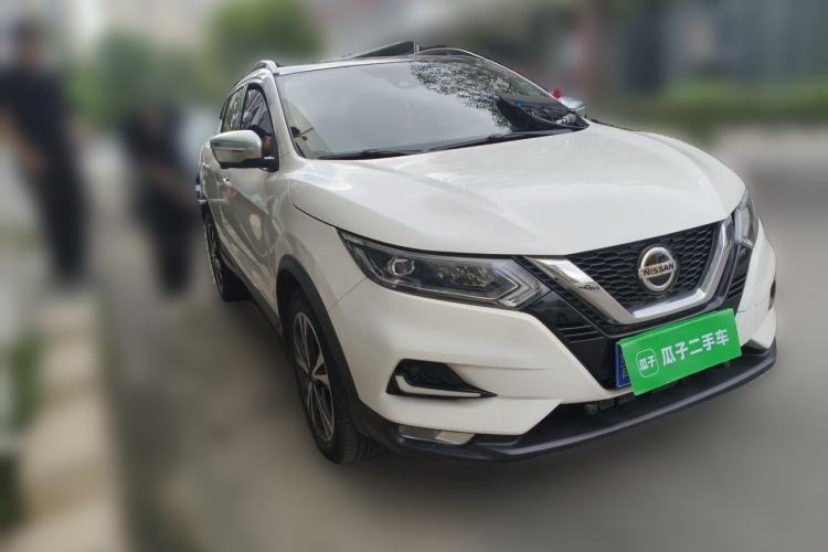 Used Nissan Qashqai 2021 2.0L CVT Luxury Navigation Edition Front Right 45 Deg