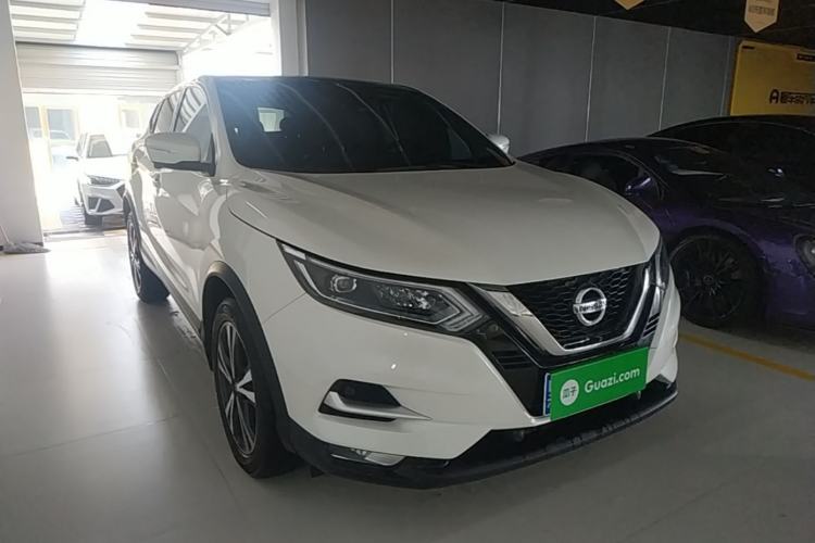 Used Nissan Qashqai 2021 2.0L CVT Luxury Edition Front Right 45 Deg