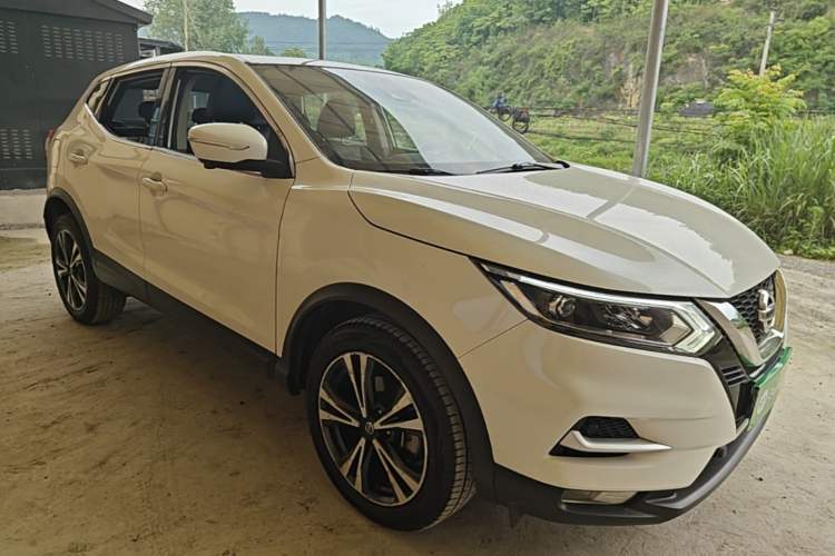 Used Nissan Qashqai 2021 2.0L CVT Luxury Edition Front Right 45 Deg