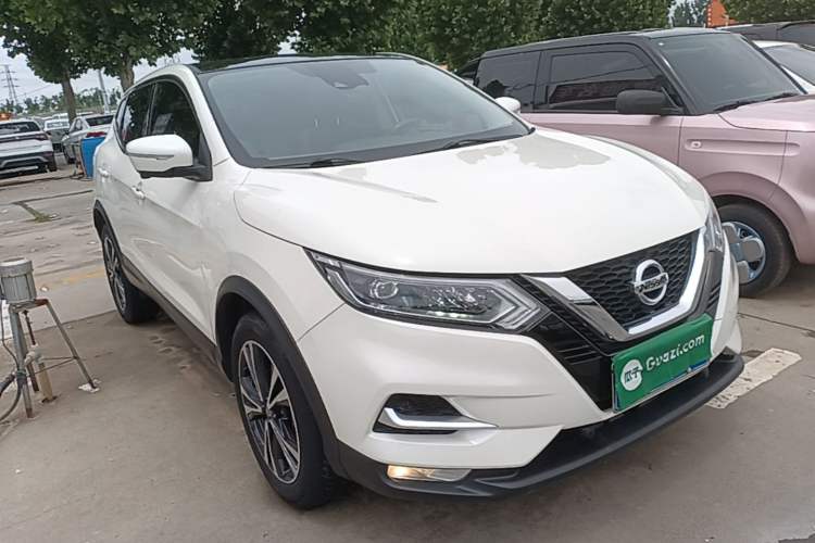 Used Nissan Qashqai 2021 2.0L CVT Luxury Edition Front Right 45 Deg