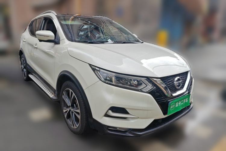 Used Nissan Qashqai 2021 2.0L CVT Luxury Navigation Edition Front Right 45 Deg