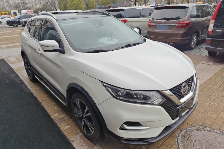 Used Nissan Qashqai 2021 2.0L CVT Luxury Navigation Edition Front Right 45 Deg