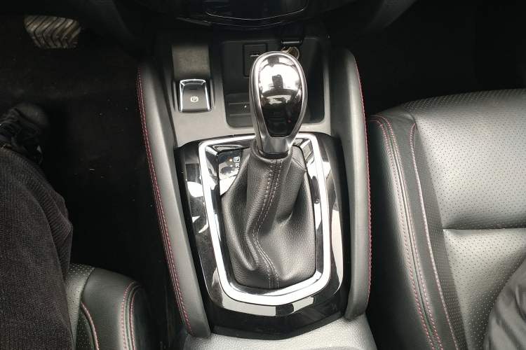 Used Nissan Qashqai 2021 2.0L CVT Luxury Edition Gear Lever