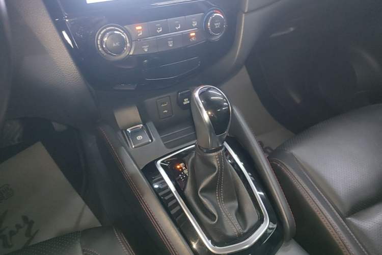 Used Nissan Qashqai 2021 2.0L CVT Luxury Edition Gear Lever