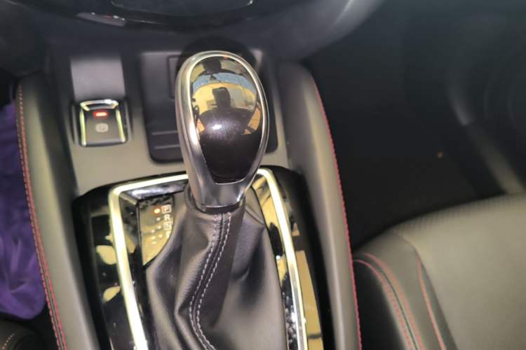 Used Nissan Qashqai 2021 2.0L CVT Luxury Edition Gear Lever